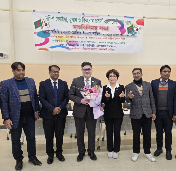 왼쪽부터 세 번째 주한방글라데시 토피국장