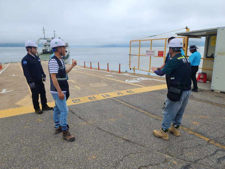 KOMSA 운항관리자가 내항여객선사 안전보건 컨설팅 수행 모습