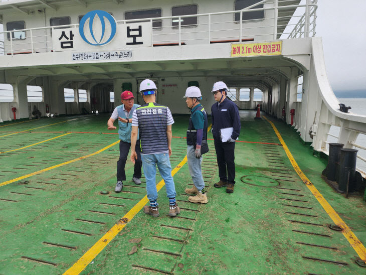 KOMSA 운항관리자가 내항여객선사 안전보건 컨설팅 수행 모습