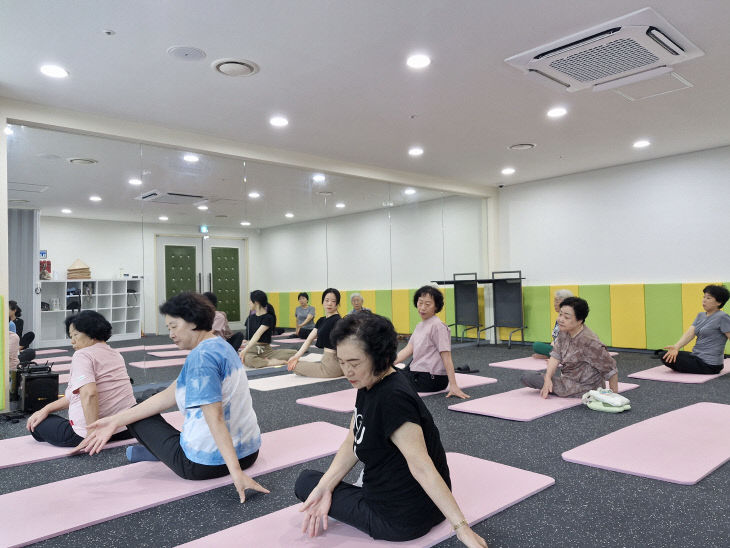 4-1. 요가프로그램 사진2