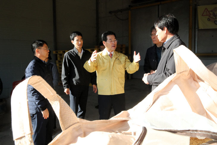 권익현 부안군수, 공공비축미 수매 현장 방문 농가 격려 (2)