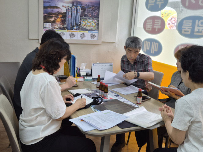 부동산중개업소 지도·점검 모습.부산시 제공