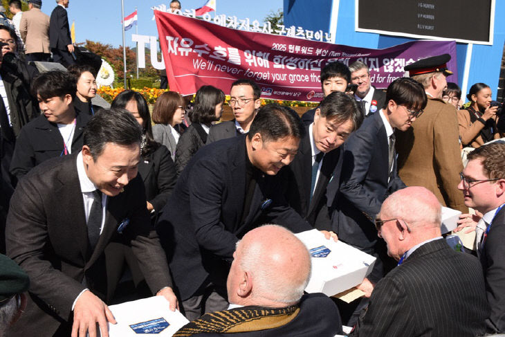 감사의 선물 전달