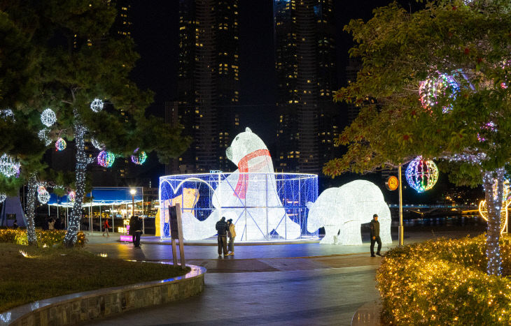 8. [보도자료]부산 서구 ‘희망의 빛거리’ 14일 점등식