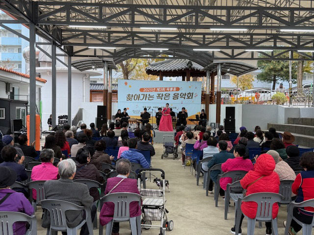 옥룡동 찾아가는 작은음악회 사진 (1)