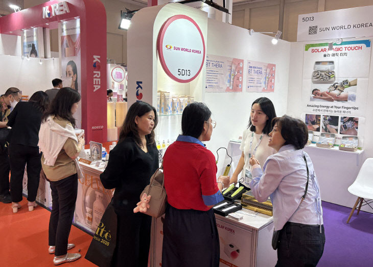 국립부경대생들이 ‘코스모뷰티고 있다.