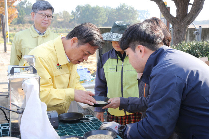 공공비축미 매입 현장 방문…농업인 격려