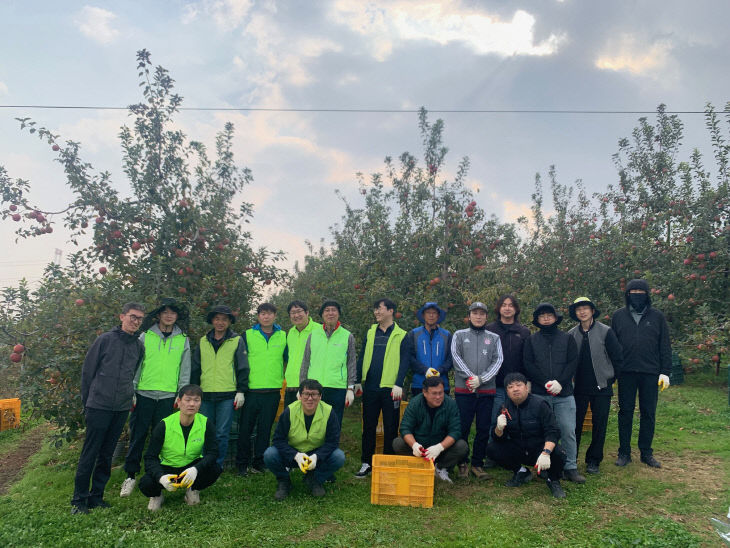 6.예산군 수도과 직원들의 농촌 일손돕기 활동 모습 (1)