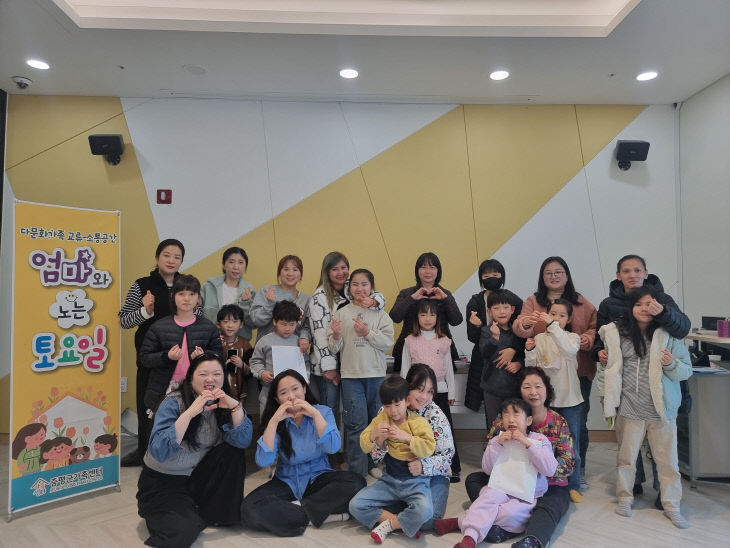 증평군가족센터, 엄마와 노는 토요일 프로그램 운영 사진 1
