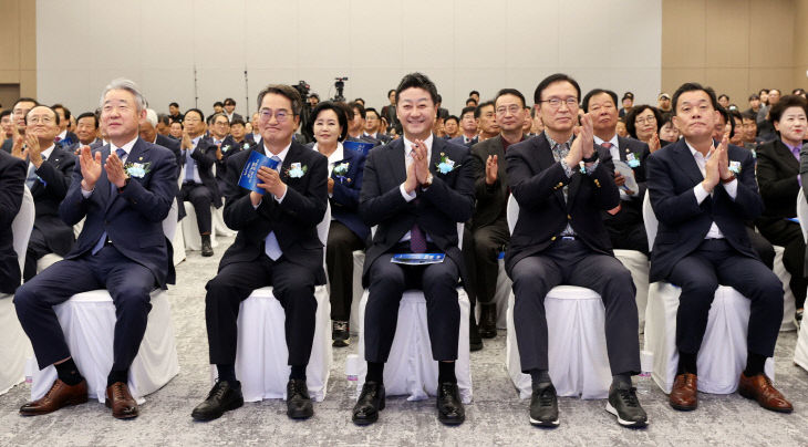 경기도의회 김진경 의장, NH농협은행 신사옥 준공