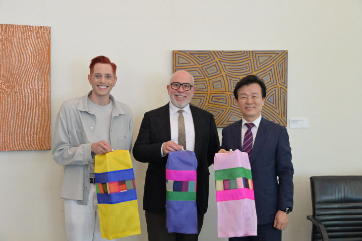 진주시 호주 국립박물관 방문