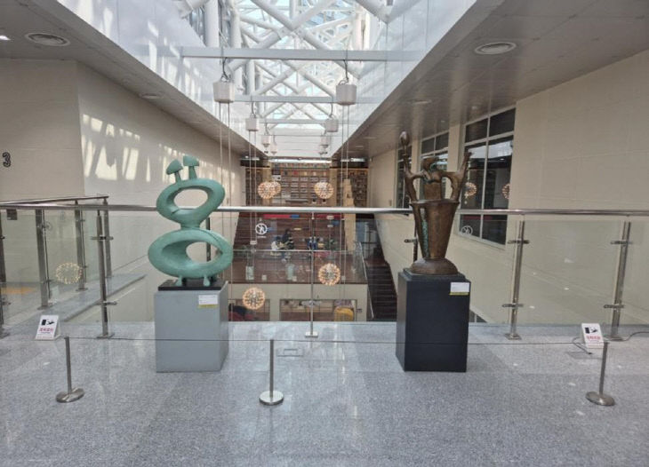 예술과 독서가 만나는 공간, 청주시립도서관의 성공적 변신.