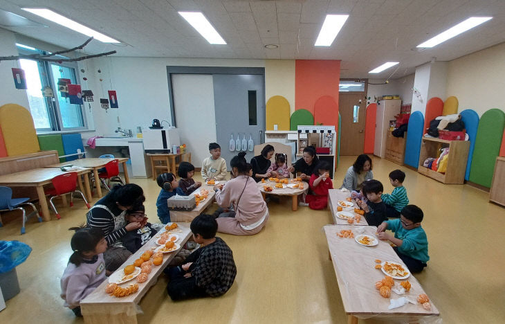 예산꿈빛학교 우리 함께 만든 겨울의 향기!귤껍질 리스 체험1