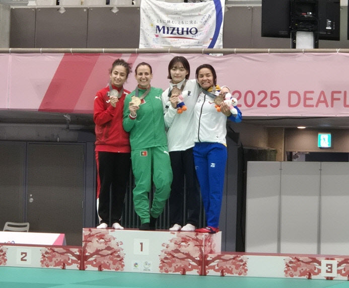 도쿄 하계 뎀플림픽 시상식(왼쪽에서 세번째 서은지 선수)