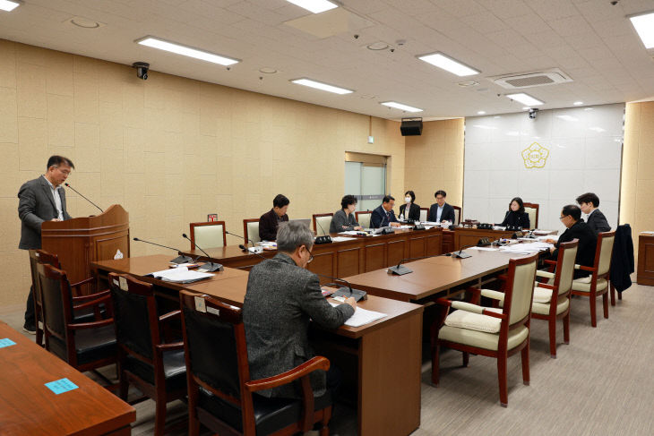 (회에서 조례안 등 안건 심의