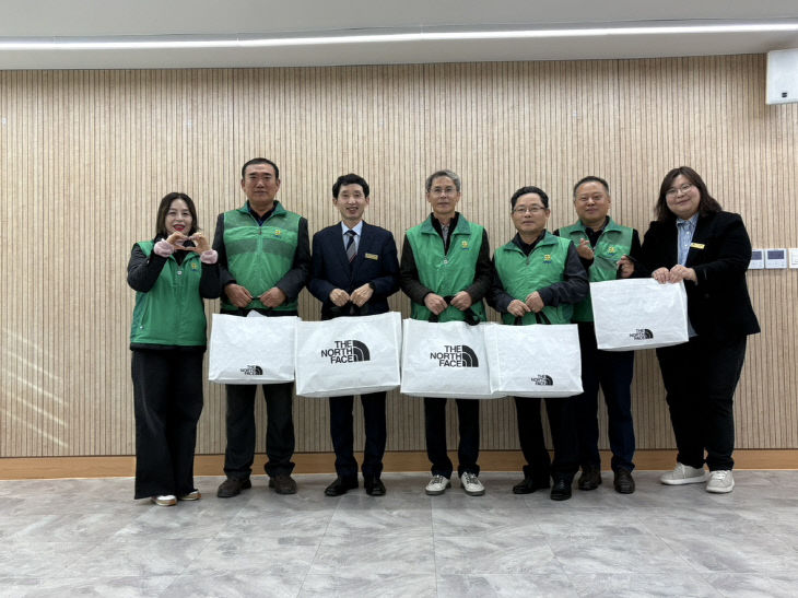 공주교육지원청_동계 피복 전달 사진(2)