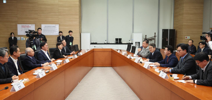 김동연 경기지사, 민생투어 ‘파주시 LG디스플레이’ 맞손.