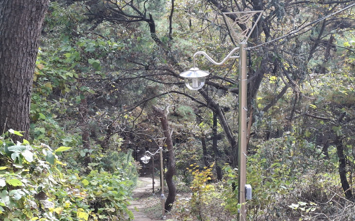 4. 보안등 설치가 완료된 서광사~부춘산 정상 구간1