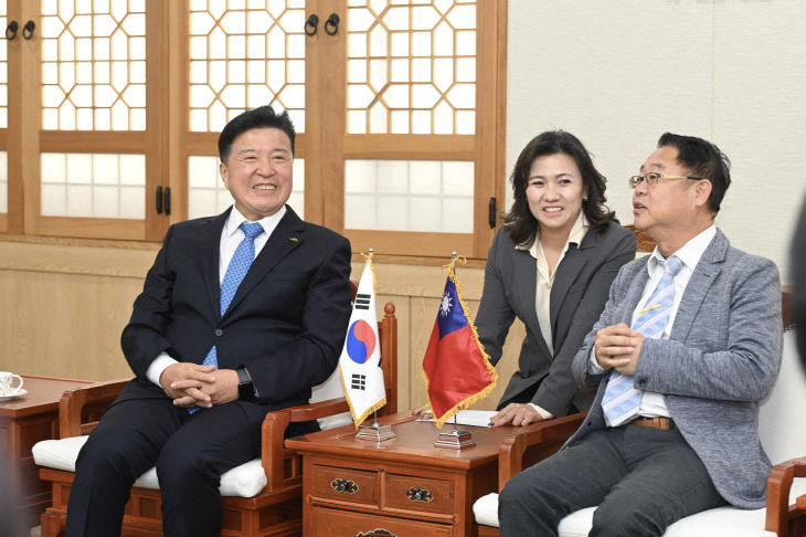 지상향 대표단 환담 모습(2)