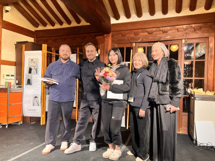 왼쪽부터 세 번째 엘랑팀의 대표 김도경 학생