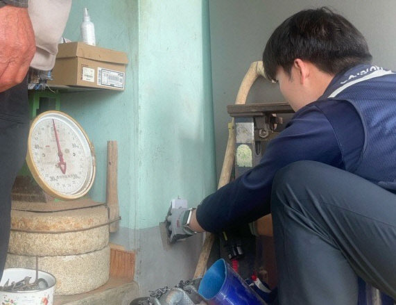 6.재난취약계층 대상 점검 모습(전기안전점검) (1)