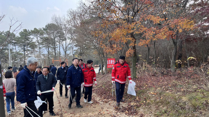 숲 가꾸기 1일 체험행사 진행 모습 (4)