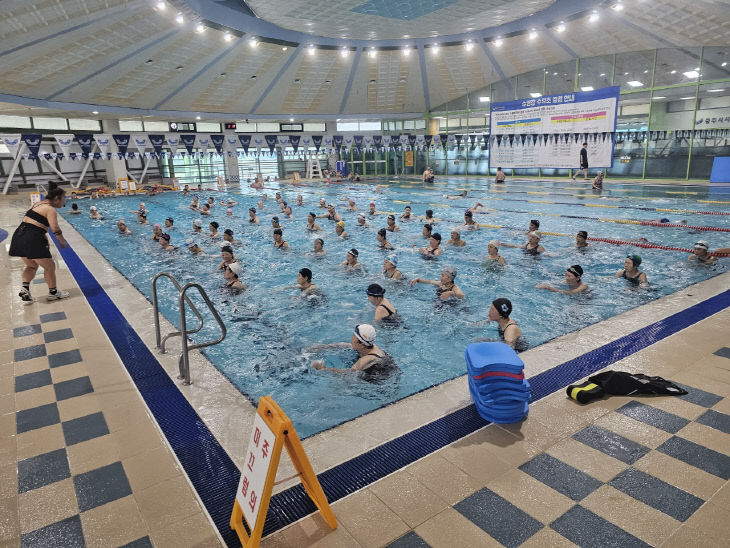 251126 어르신 수중운동교실 효과 만점
