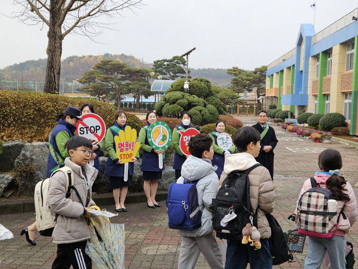 서산교육지원청, 사계절 교통안전 캠페인 참여 (2)