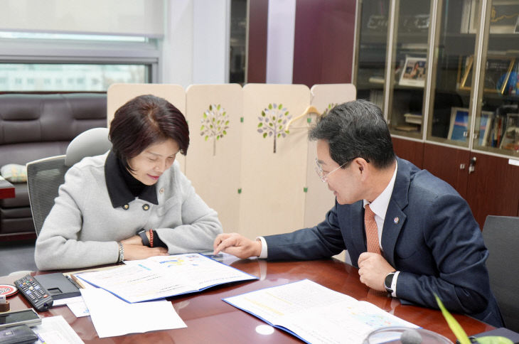 (한정애 더불어민주당 정책위원회 의장) (2)