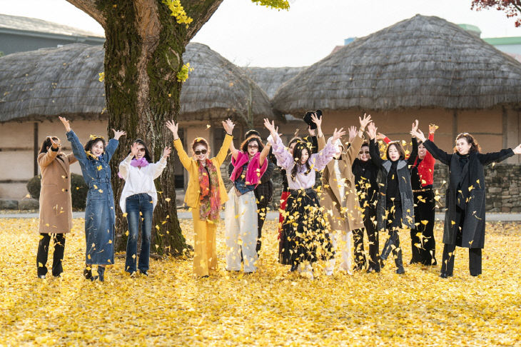 5.시니어모델 아카데미 수료식 모습 (1)