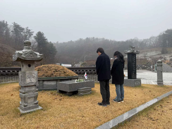 故박장호 지사 묘소 참배 사진