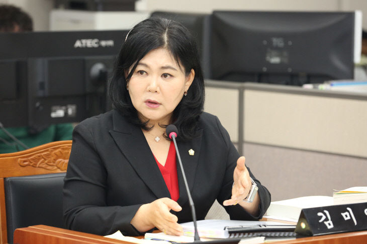 센터 동장 권한 남용 질타)