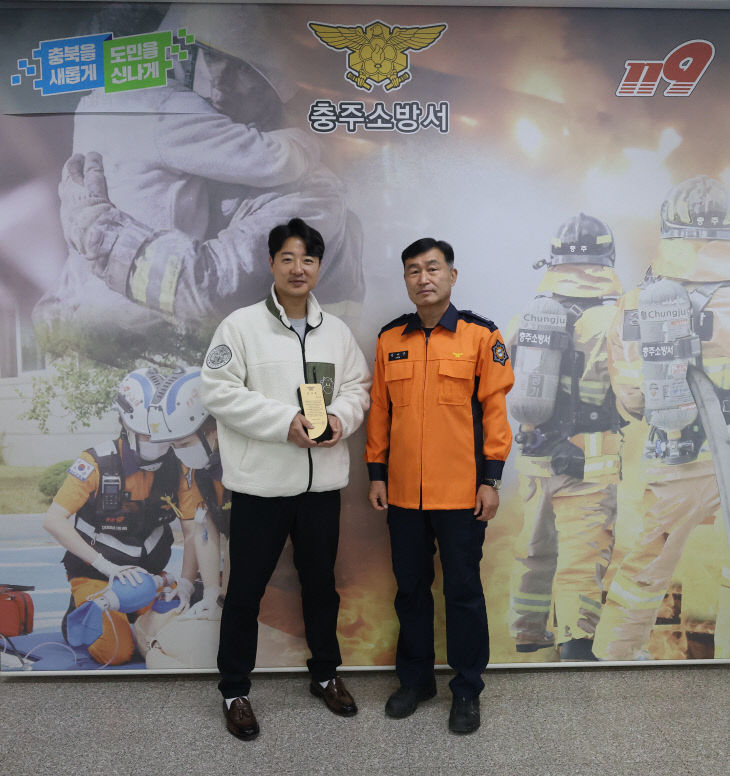 감사패 수상 기념사진(건국대학교 글로컬캠퍼스 정보운영팀 한