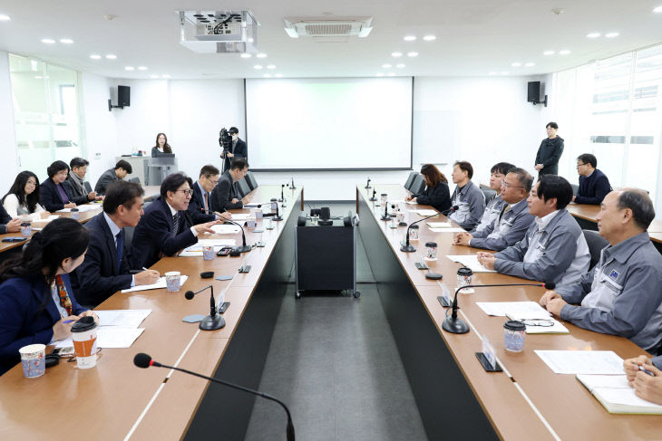 20251127_환율피해기업_지원_정책자금_확)_01