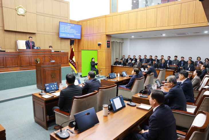 [보도자료사진] 251127 부안군의회  제3차 본회의 개의