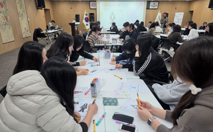 1. 자신의 진로를 찾는 활동을 하는 논산여고 학생들