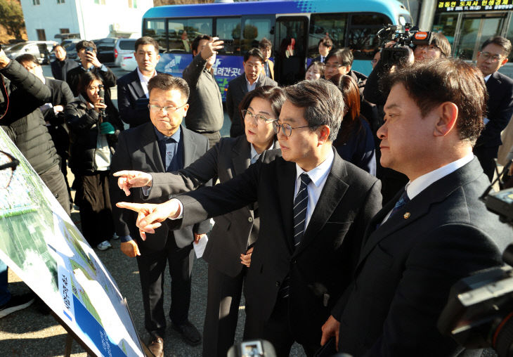 김동연 경기지사, 반도체특화단지 ‘안성 동신일반산단’ 방문.