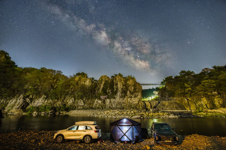 카메라 부문 금상 수상작 민창식 씨의 '은하의 밤'.(충주시 제