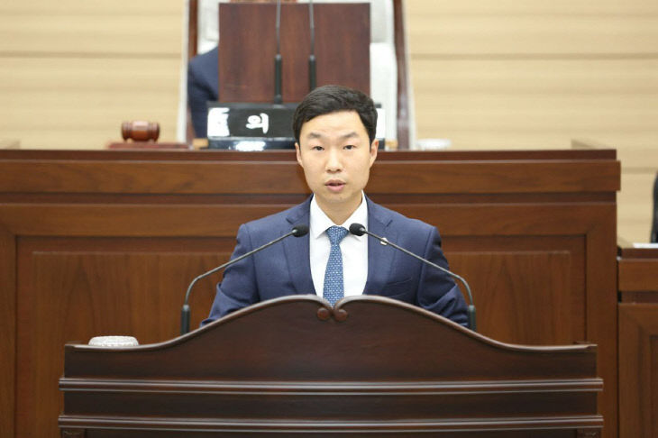 참고사진_본회의 발언하는 이영철 의원 (1)