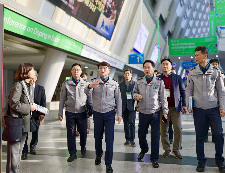 벡스코 현장점검중인 엄성규 부산경찰청장