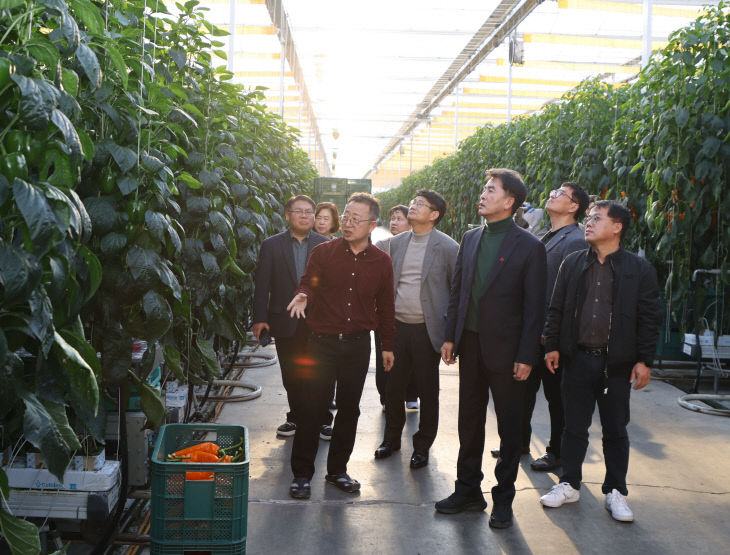 12.2.보은군, 선도 스마트팜 ‘썬메이트’ 견학... 지역