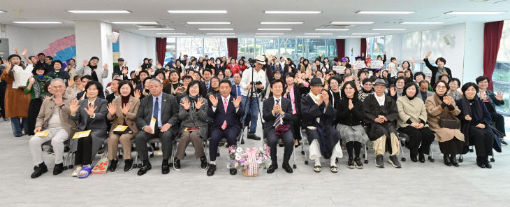 진주시, ‘2025년 평생학습관 수료식·작품발표회’ 개최 (1)