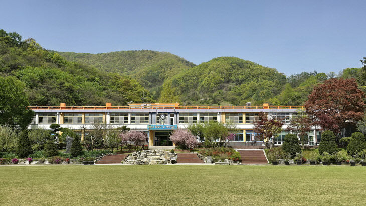 산흥초 전경사진