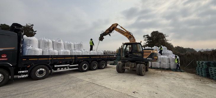 증평군 제설재 염화칼슘 하차 사진