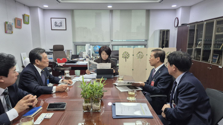 보도 1) 한정애 의원실 방문한 김문근 군수 (1)