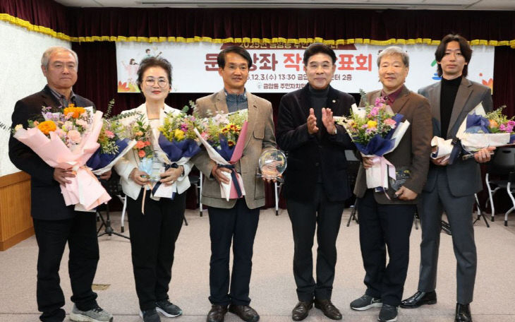 [사진3]금암동주민자치위원회 수강생작품발표회