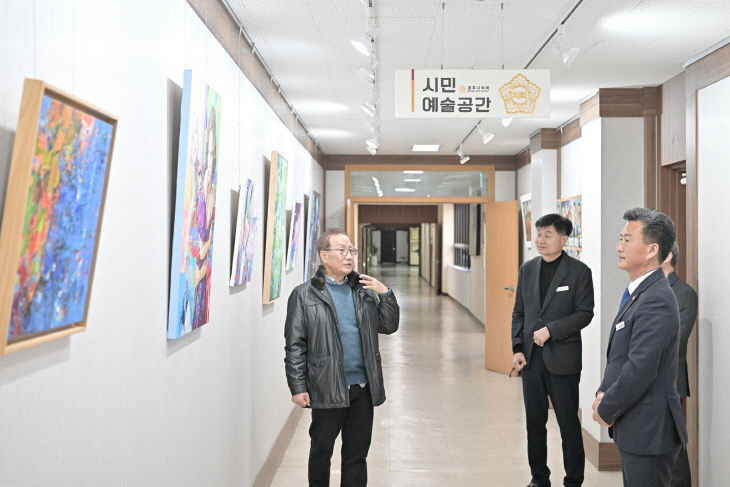 보도자료 사진(시민예술공간 전시관람)