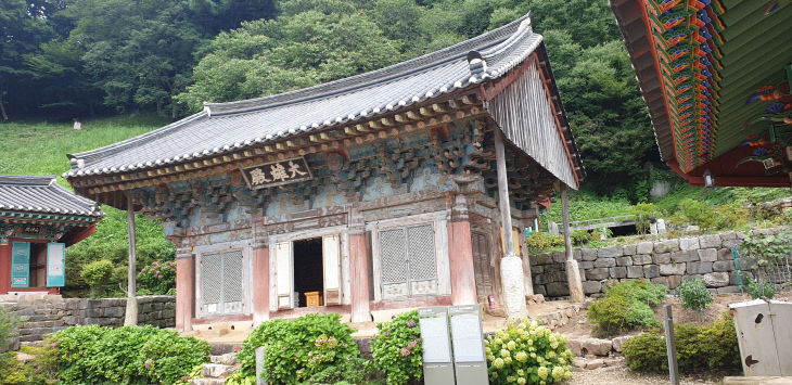 고창 문수사 대웅전 전경