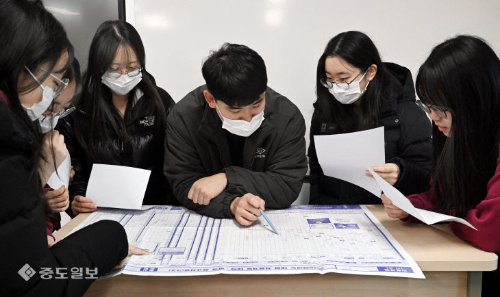 20251205-수능 성적표 배부1