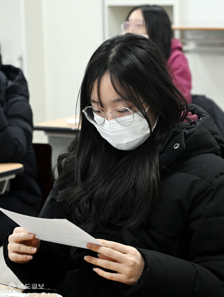 20251205-수능 성적표 배부3